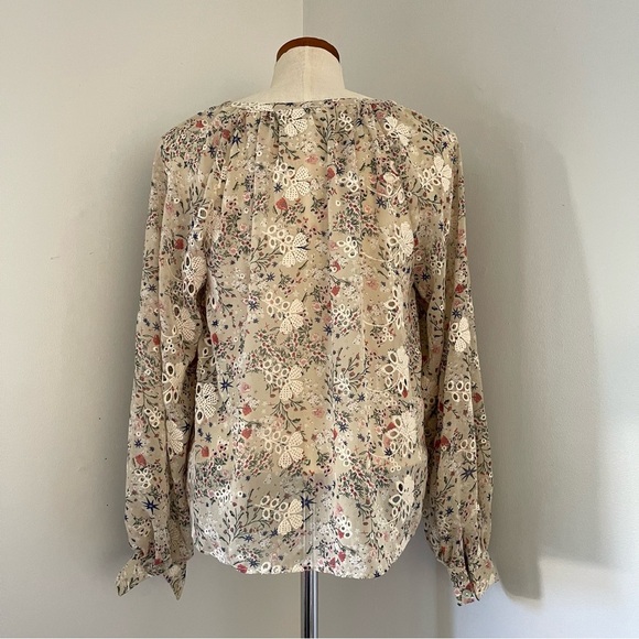 Revolve brand Tularosa Eliza Floral eyelet button blouse size XS preowned - Picture 4 of 6